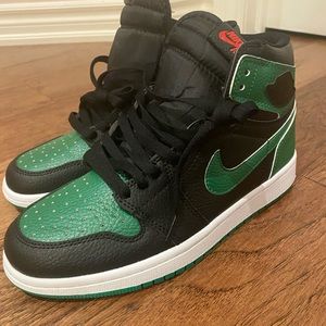 PINE GREEN AIR JORDAN 1
